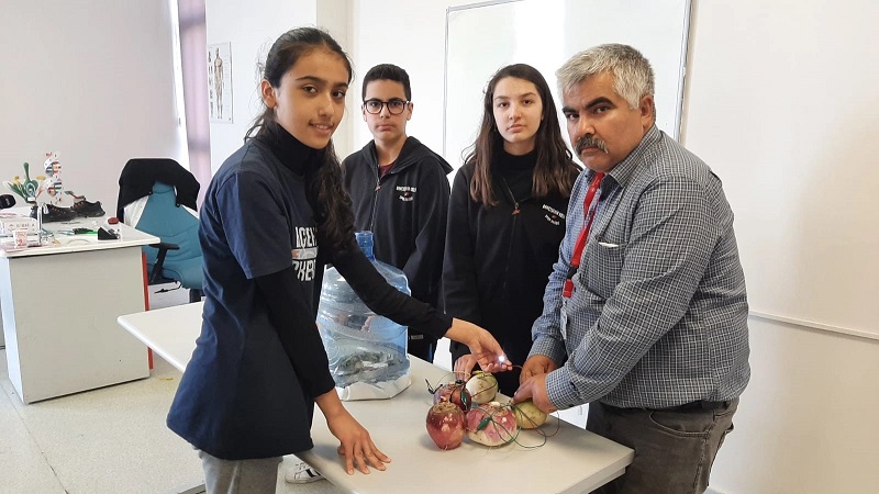 Ortaokul öğrencilerinden büyük başarı! Turptan elektrik ürettiler