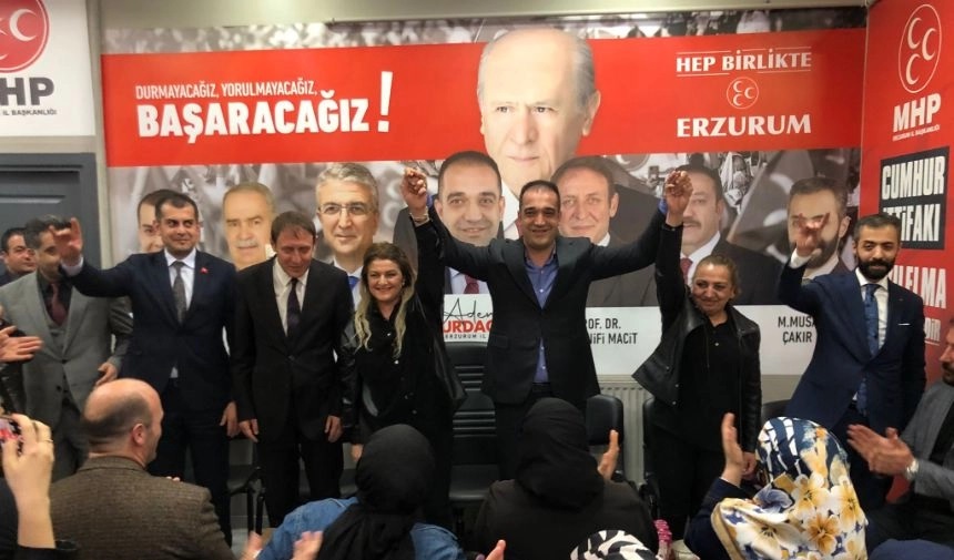 İP’de istifa depremi! MHP’ye katıldı…