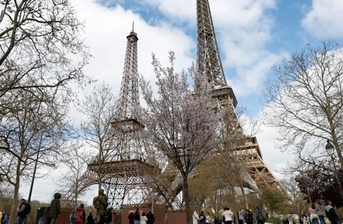 Paris’te artık iki Eyfel Kulesi var