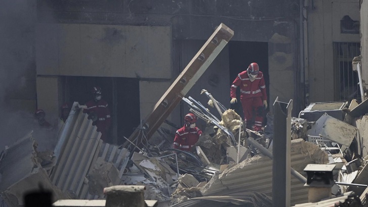 Fransa’da binalar art arda çöktü! Enkaz altında kaldılar