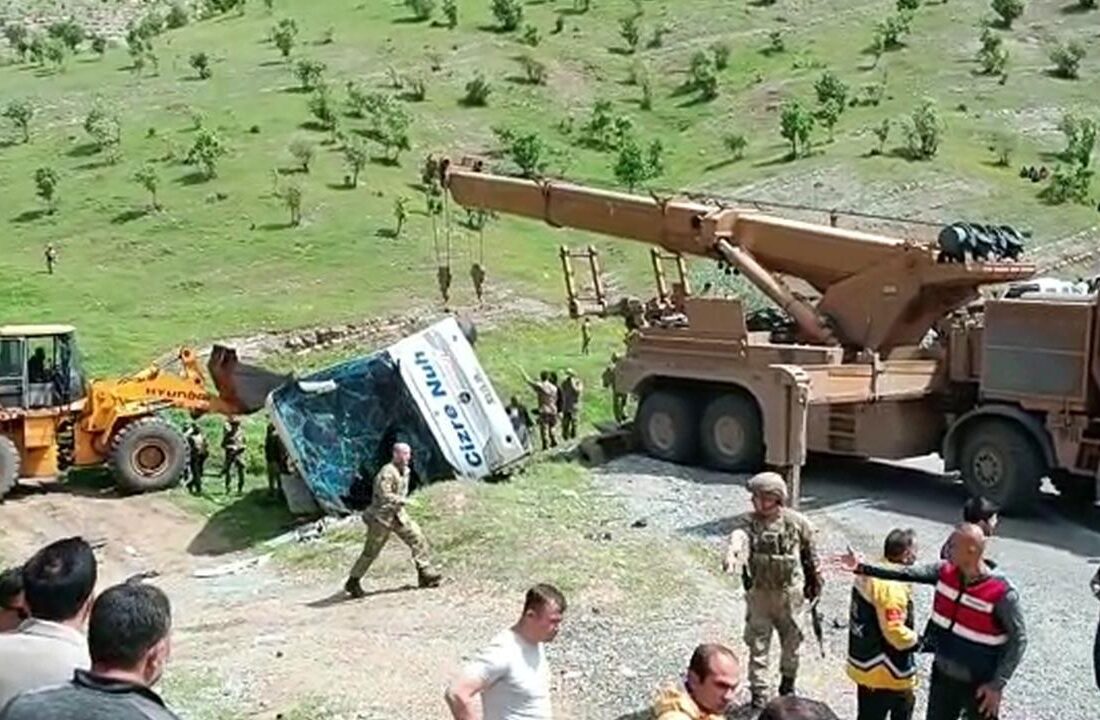 Şırnak’ta askerleri taşıyan otobüs devrildi: 2 şehit