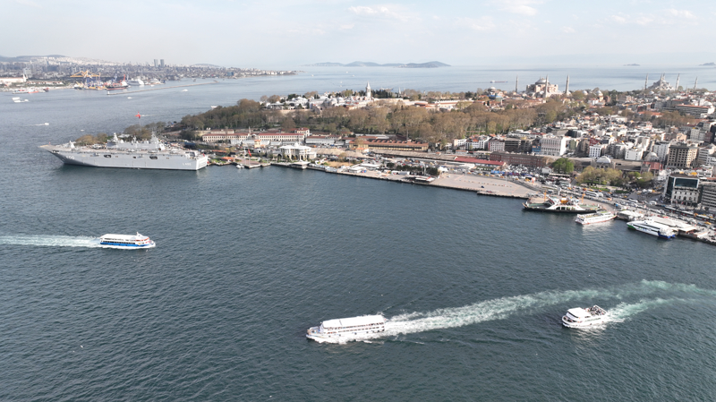 TCG Anadolu gemisi Sarayburnu Limanı’na demirledi