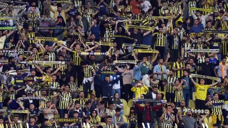 Galatasaray’ın şampiyonluğu sonrası Fenerbahçe tribünlerinde olay Aziz Yıldırım sloganı