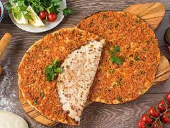 Bir Bodrum klasiği! Lahmacun yine tadından çok fiyatıyla gündem oldu