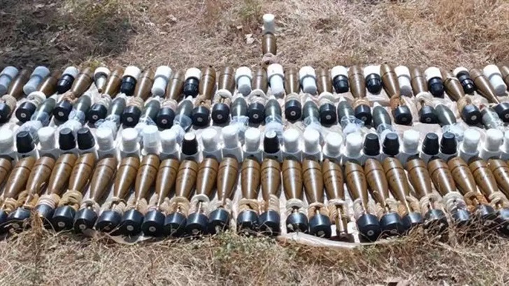 Pençe-Kilit’te silah ve mühimmat ele geçirildi