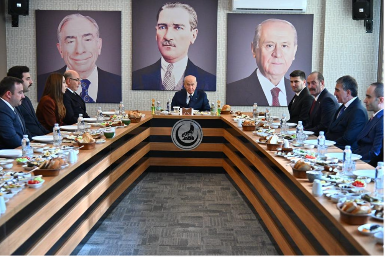 MHP Lideri Devlet Bahçeli’den Ülkü Ocakları Eğitim ve Kültür Vakfı’na ziyaret