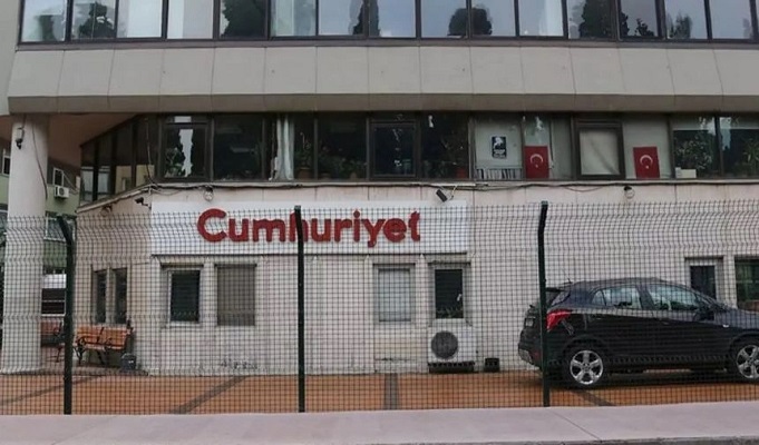 Cumhuriyet Gazetesi’ndeki rüşvet skandalı büyüyor: Bir istifa daha geldi