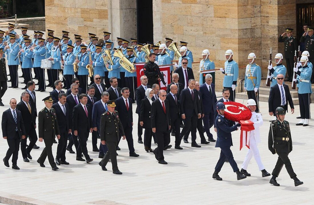 Yeni Kabine Anıtkabir’de: 85 milyonun tamamına aşkla hizmet edeceğiz