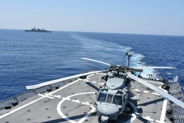 Üç yıl sonra bir ilk: Türk ve Yunan gemileri yan yana