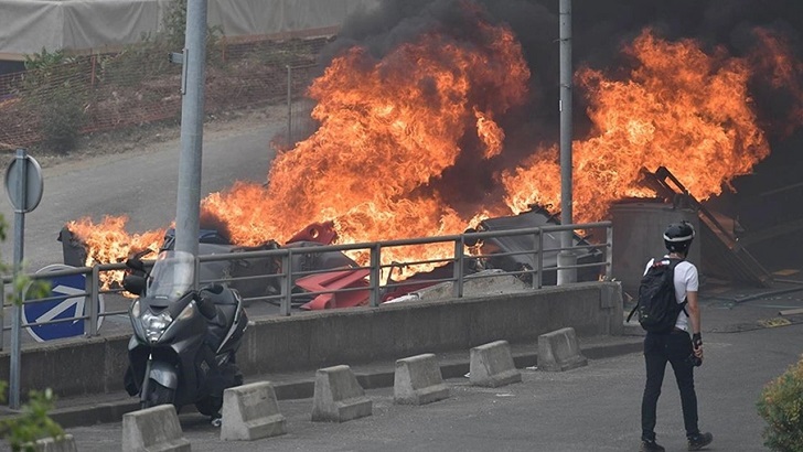 Fransa yangın yeri: Halk OHAL istiyor