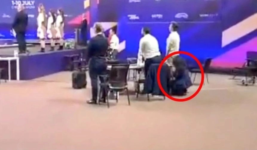 İstiklal Marşı okunurken ayakta beklemeyen ve telefonuyla oynayan Ermeni hakemin cezası kesildi