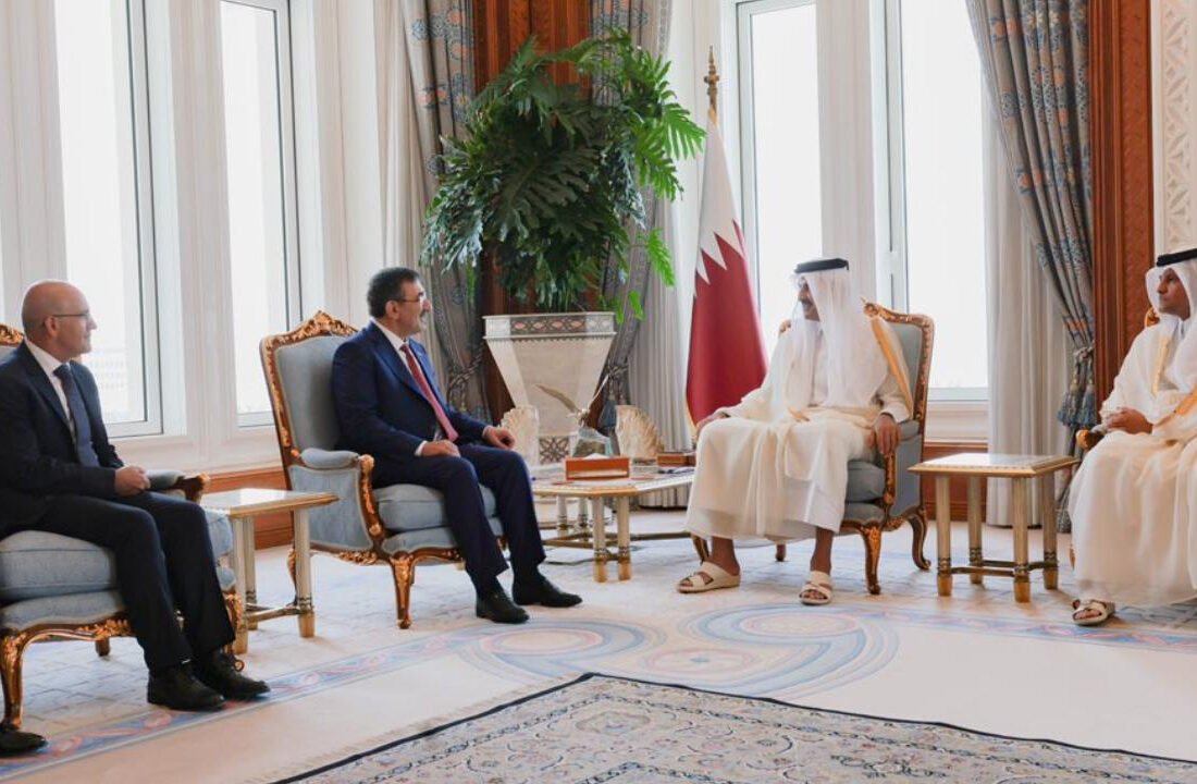 Cumhurbaşkanı Yardımcısı Yılmaz ve Bakan Şimşek Katar Emiri Al Thani ile görüştü