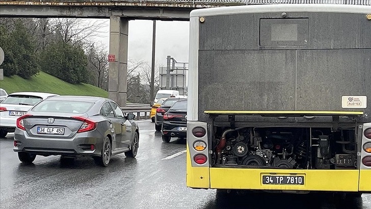 İstanbullunun çilesi bitmiyor: Yine İETT yine arıza