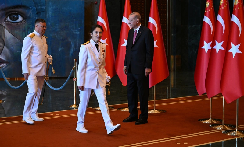 Cumhurbaşkanı Erdoğan’ın tebrikleri kabul ettiği salonda dikkat çeken detay