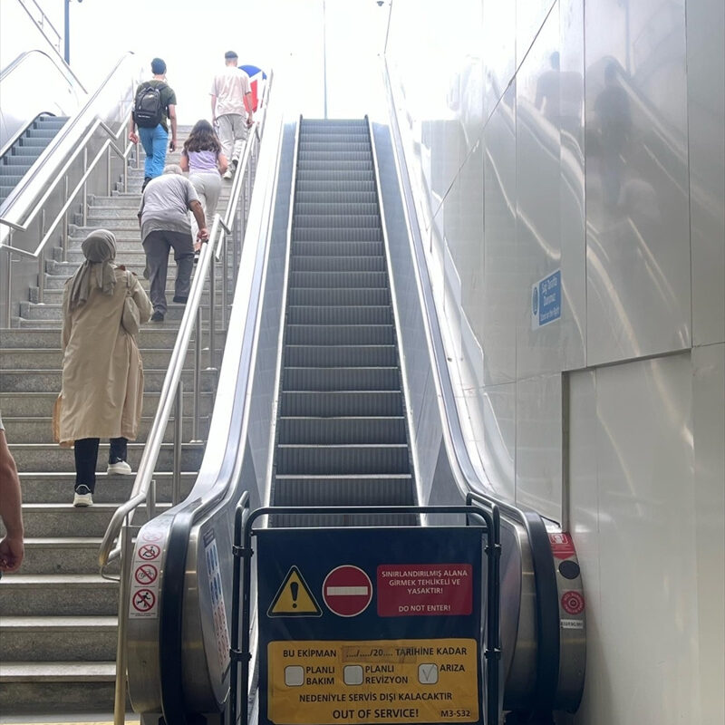 İstanbullunun bitmeyen çilesi! İBB’nin ulaşımı da merdiveni de arızalı