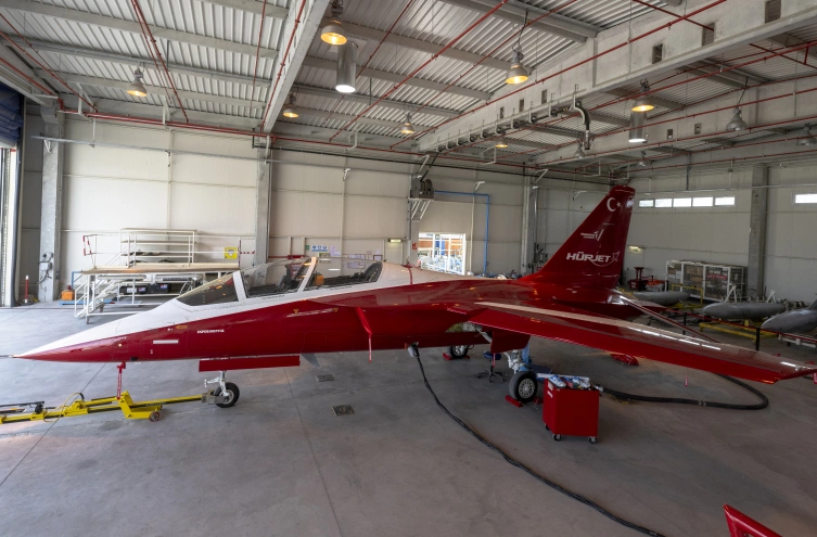 Test Pilotu Çelik: HÜRJET, Türk Yıldızları’nın arasında yabancılık çekmedi