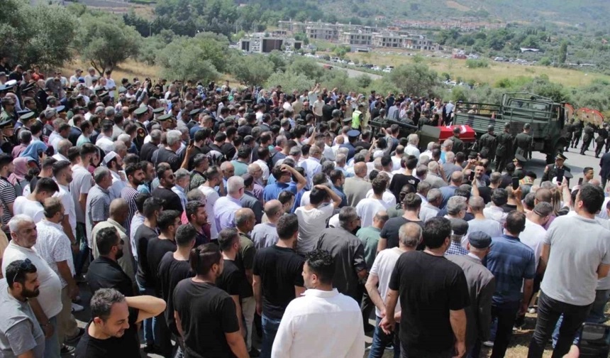 İzmirli Pençe-Kilit şehidini binler uğurladı