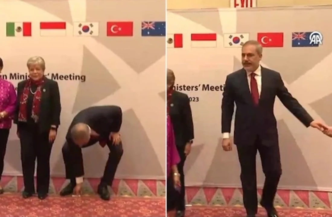 Bakan Fidan’ın hassasiyeti takdir topladı: Türk Bayrağını yerde bırakmadı