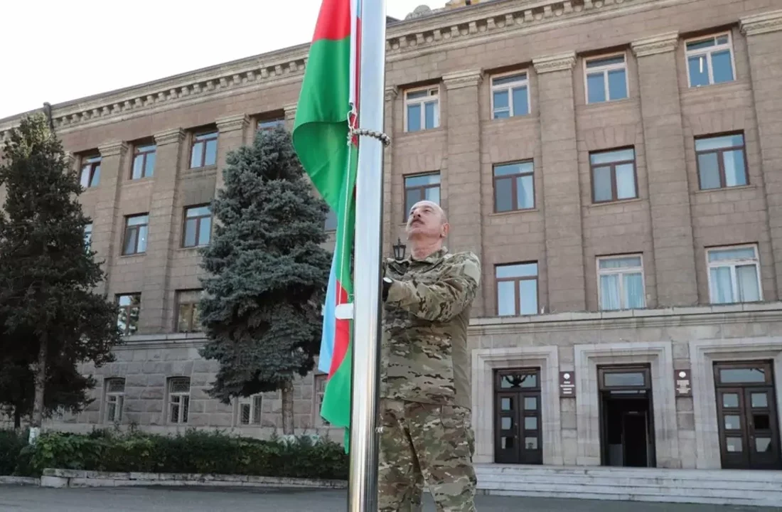 İşgalci rejim ”başkent” diyordu! Aliyev o bölgede de bayrağı göndere çekti