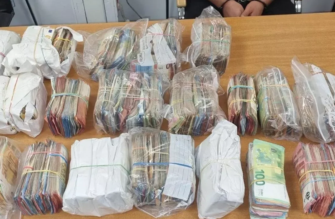 Sınırda 4 milyonluk kaçak para ele geçirildi