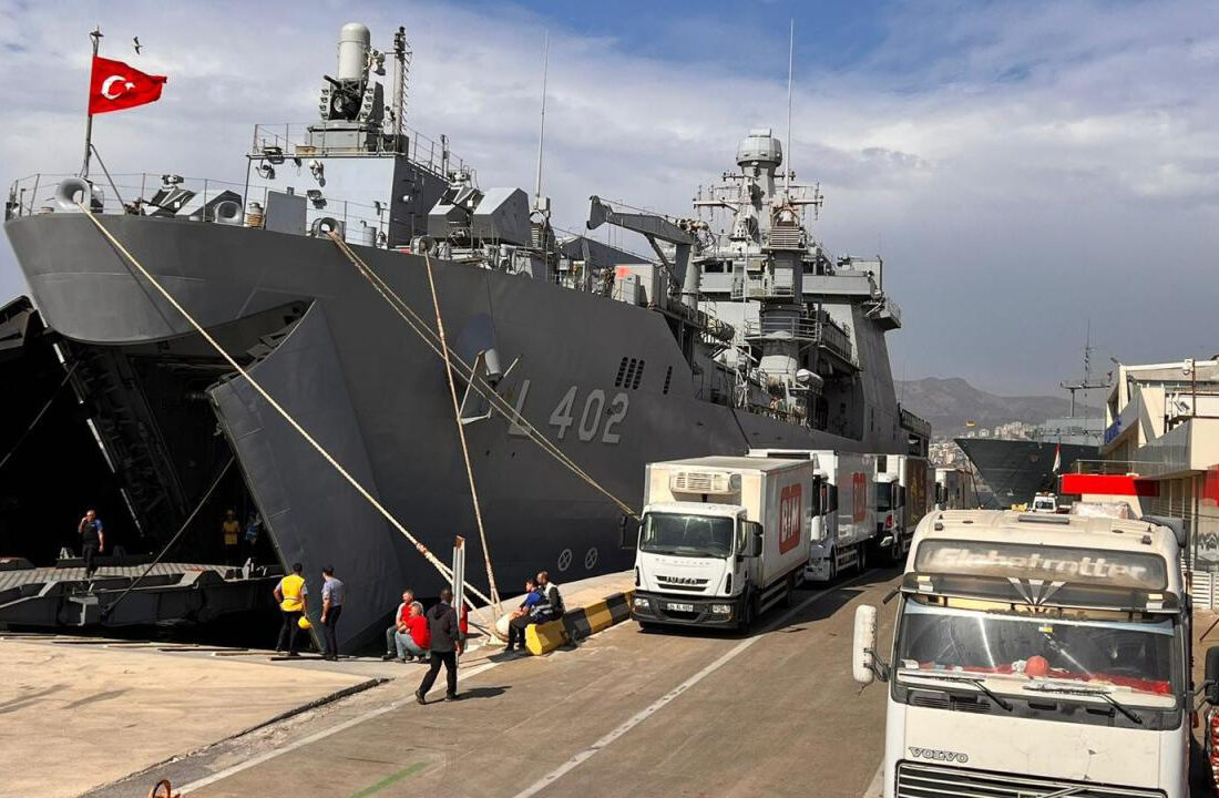 Yardım malzemeleri taşıyan TCG Bayraktar, Libya’ya ulaştı