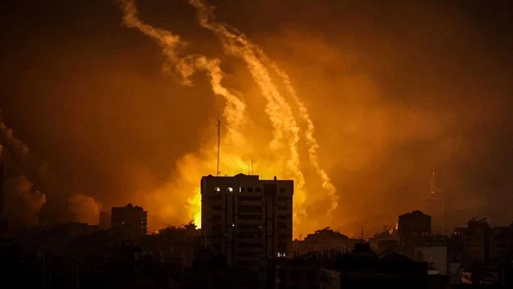İsrail ordusu, El-Fahura Okulu’nu bombaladı, ölü ve yaralılar var