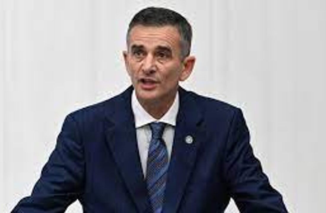 İpler koptu! Kaos devam ediyor… Ümit Dikbayır partiden ihraç edildi