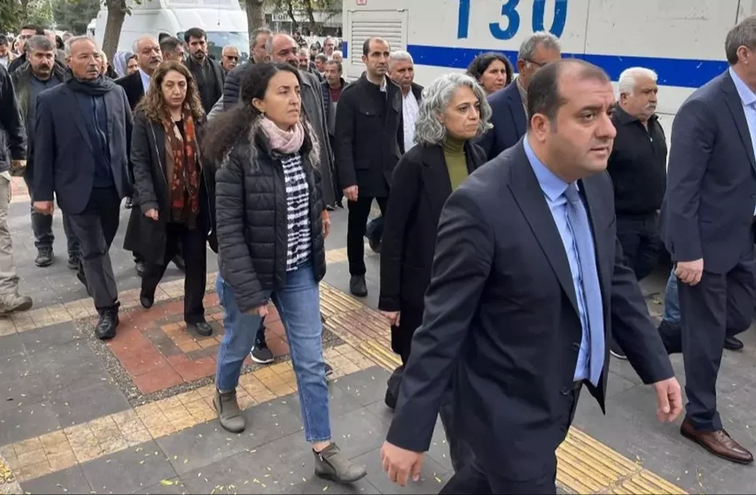 Bebek Katili Teröristbaşı Öcalan için sokağa döküldüler Alçak provokasyon!