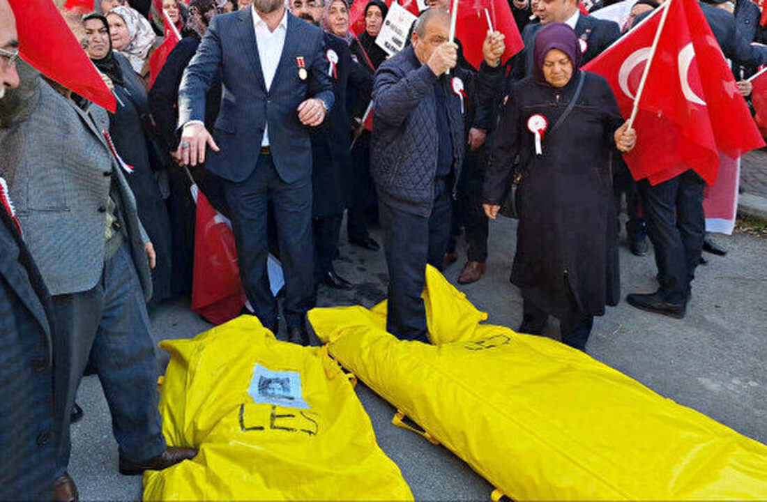 Şehit ailelerinden terör destekçisi DEM Parti’ye tepki: Ceset torbası bıraktılar