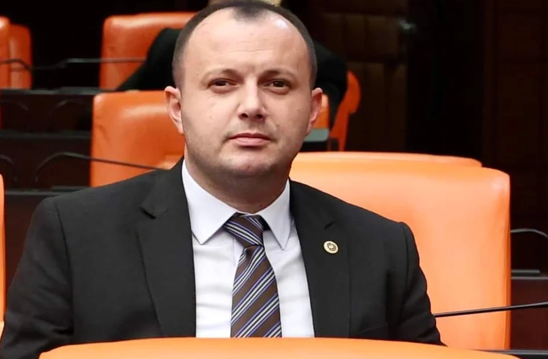 MHP’li Akgül’den Özel’e tepki: Hain terör örgütünün medya organı olan bir kanala konuk olabilecek kadar alçalmıştır