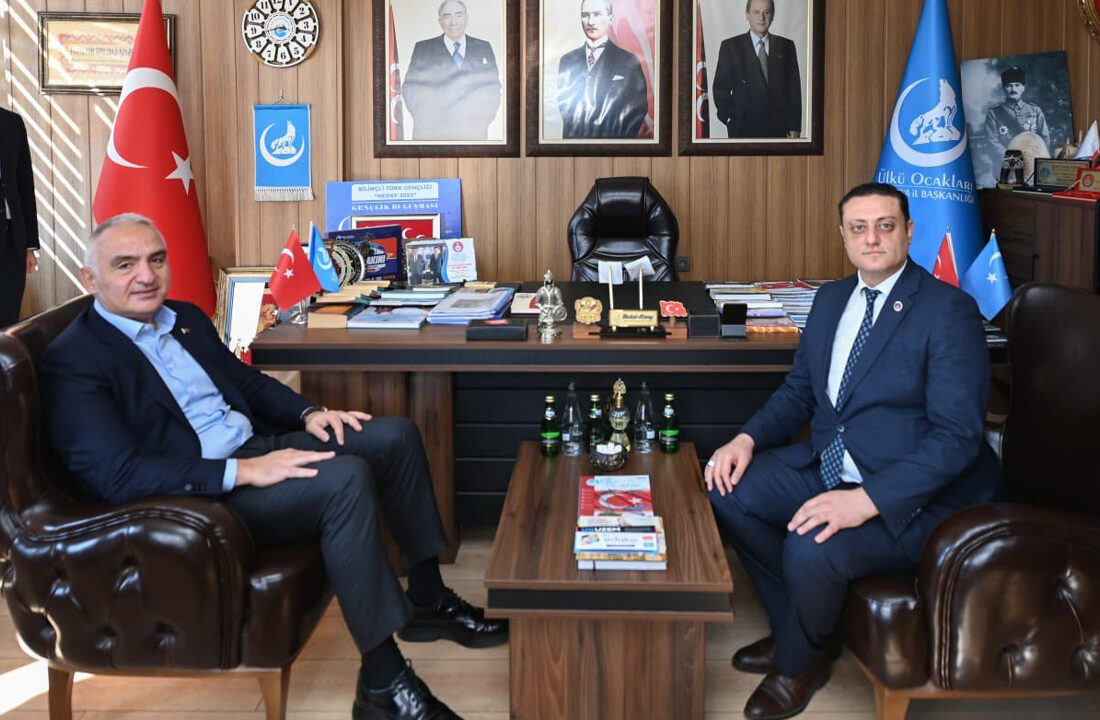 Bakan Ersoy Ülkü Ocakları Antalya İl Başkanlığını ziyaret etti