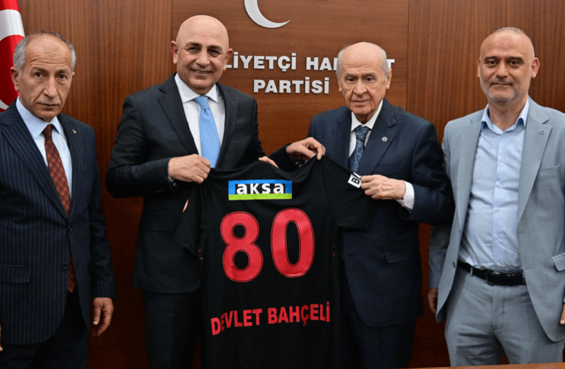 Fatih Karagümrük’ten MHP Lideri Devlet Bahçeli’ye onursal üyelik takdimi