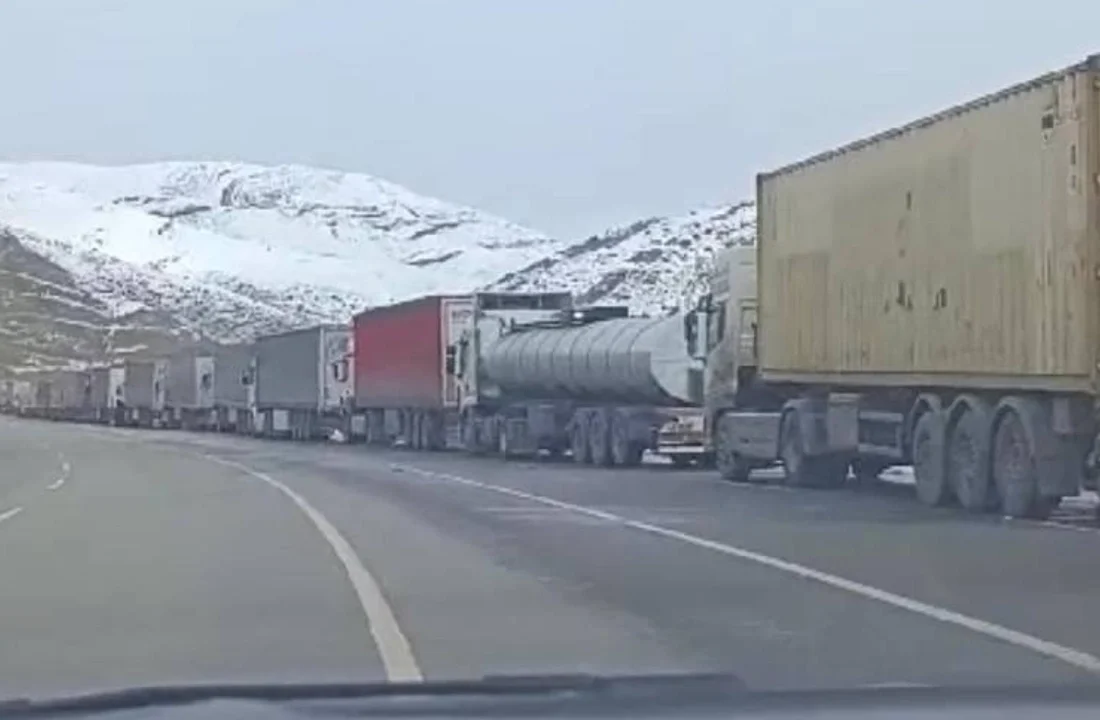 Türkiye-İran sınırında 10 kilometrelik tır kuyruğu