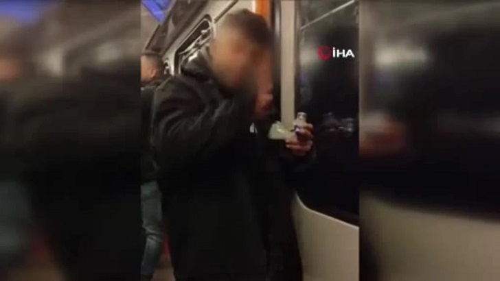 İstanbul’da metroda hayrete düşüren görüntü! Bu kadarı da pes dedirtti