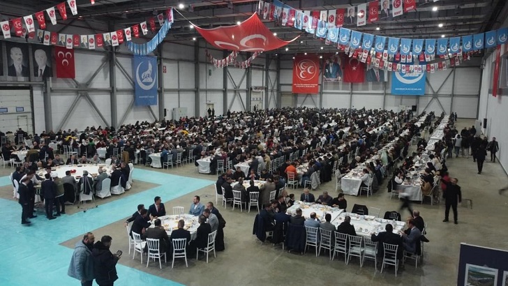 MHP’nin geleneksel iftar programına 4 bin kişi katıldı