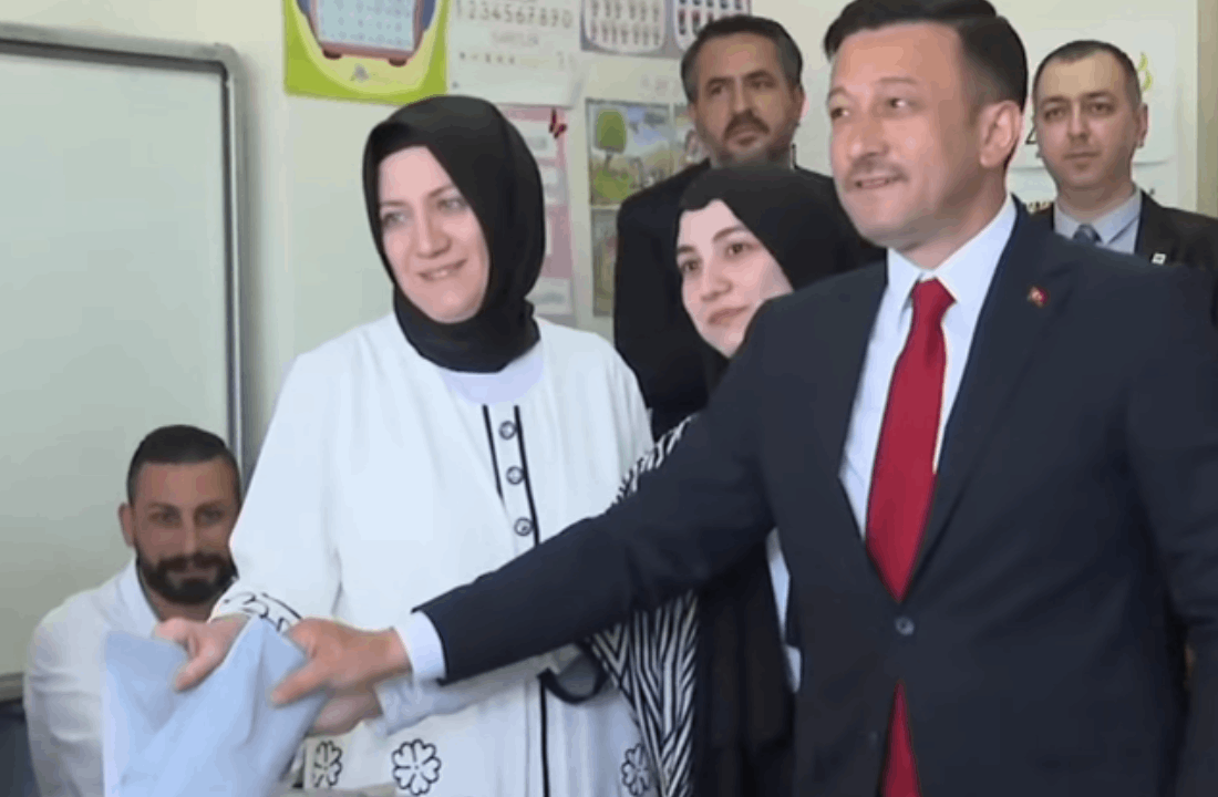 Cumhur İttifakı İzmir Adayı Hamza Dağ oyunu kullandı