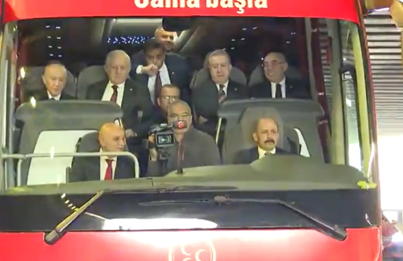 MHP Lideri Bahçeli ve Altınok Ankara’da seçmenlerle bir araya geldi