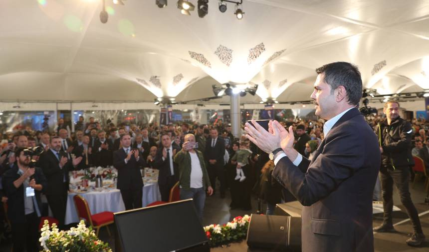 Murat Kurum: İstanbul halkını metrobüsleri itmek zorunda bıraktılar