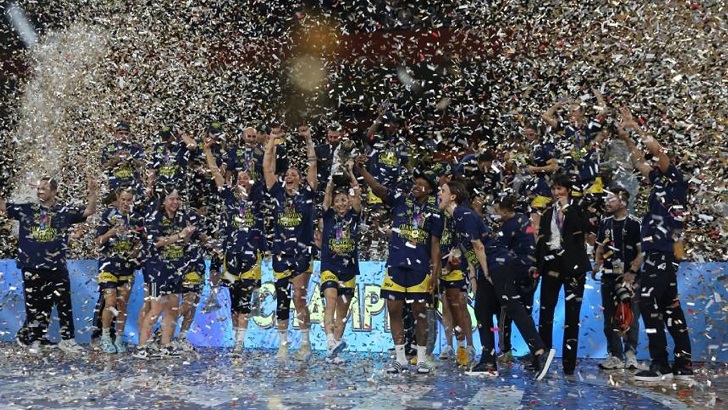 Fenerbahçe Kadın Basketbol Takımı’ndan üst üste ikinci kez şampiyonluk