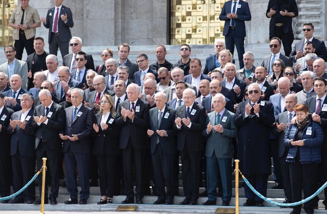 Eski bakan Bekir Aksoy için tören