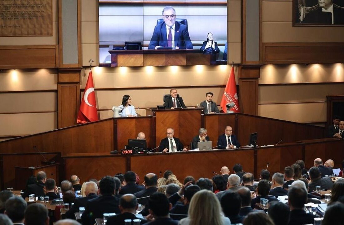 CHP, İBB Meclisi’nde Türk polisine kurşun sıkan teröristi andı! Cumhur İttifakı rezalete tepki gösterdi
