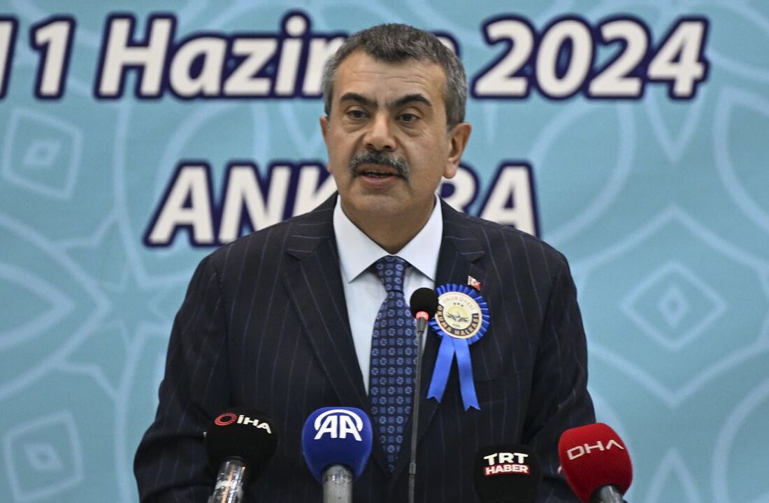 Bakan Tekin, “Oku-Yorum, Yazı-Yorum Projesi Kutadgu Bilig Okumaları Türkiye Paneli”ne katıldı