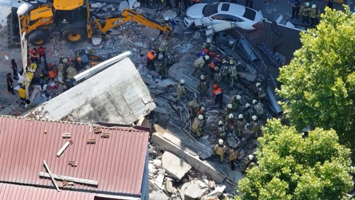 İstanbul Küçükçekmece’de bina çöktü: 1 ölü 8 yaralı!