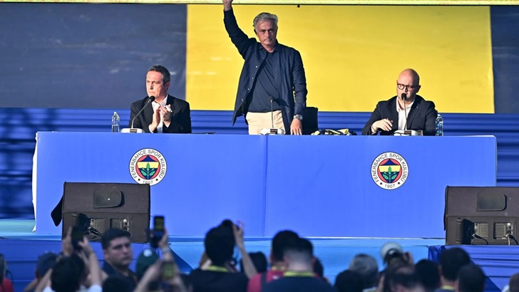 Jose Mourinho resmen Fenerbahçe’de