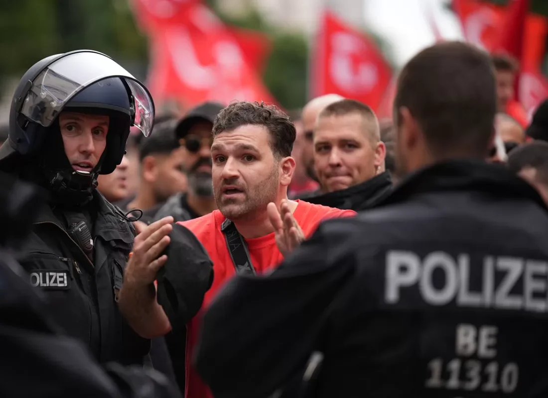 Alman polisinden skandal hareket! Bazı Türk taraftarlar gözaltına alındı