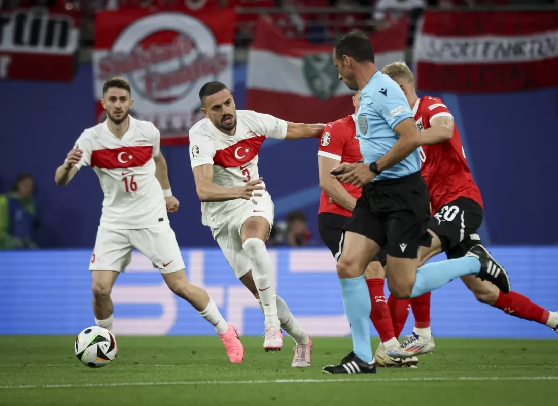 Nefesler tutuldu! A Milli Futbol Takımı yarı final için sahaya çıkıyor