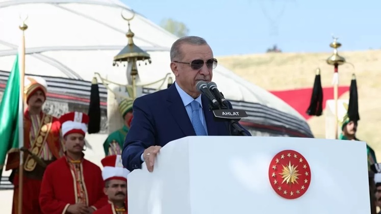 Cumhurbaşkanı Erdoğan: Asırlar değişir ama ruh değişmez Şu kopan fırtına Türk ordusudur yâ Rabbî