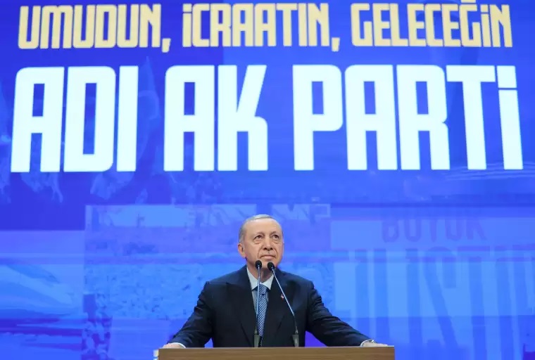 2 milletvekili, 13 belediye başkanı AK Parti’ye geçti