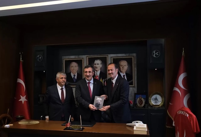 Cumhurbaşkanı Yardımcısı Yılmaz MHP İzmir il başkanlığını ziyaret etti