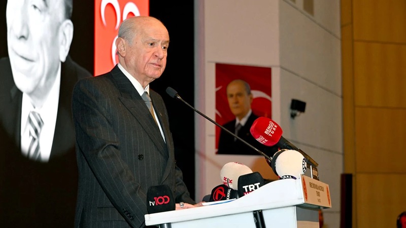 MHP Lideri Bahçeli: CHP’nin altı okundan birini mor ve yeşile boyayacaklarını söyleyenlere PEMBE renge bakmalıdır